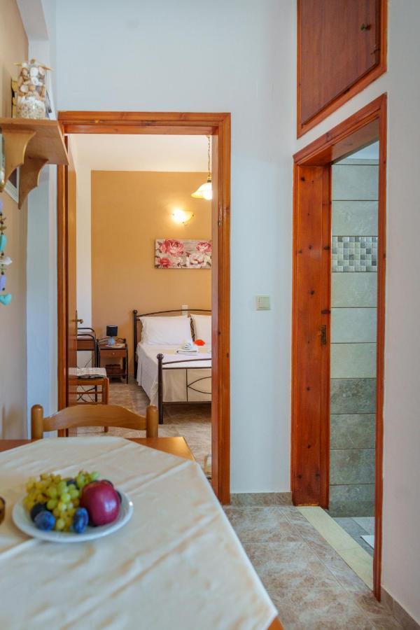 Hara'S Apartments Kastri  Екстериор снимка