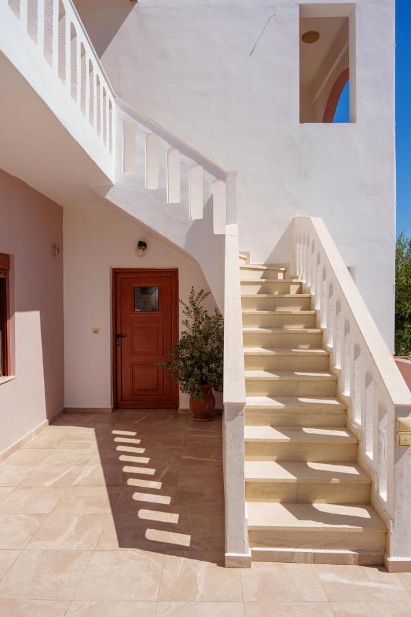 Hara'S Apartments Kastri  Екстериор снимка